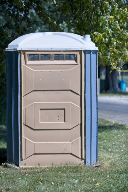 Best Porta potty rental near me  in Minneola, FL